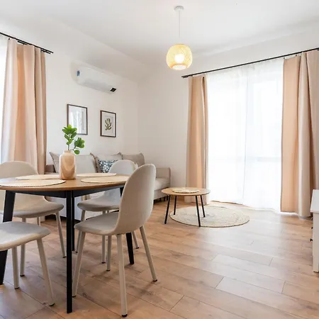 Lubava Z Garazem Podziemnym I Klimatyzacja, Netflix, Tv55', Winda شقة Lubawa