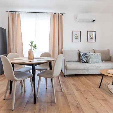 Apartment Lubava Z Garazem Podziemnym I Klimatyzacja, Netflix, Tv55', Winda
